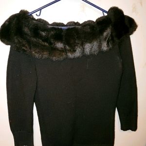 Wool sweater with faux fur collar